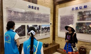 深山寻艺,青春传薪:黔南医专学子探寻粘膏染非遗密码